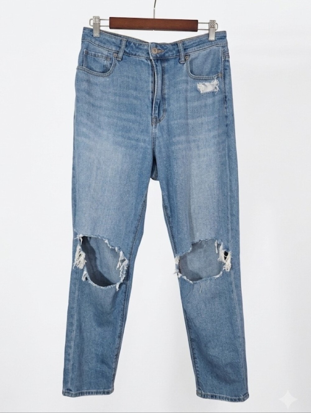 American Eagle Outfitters mom jeans